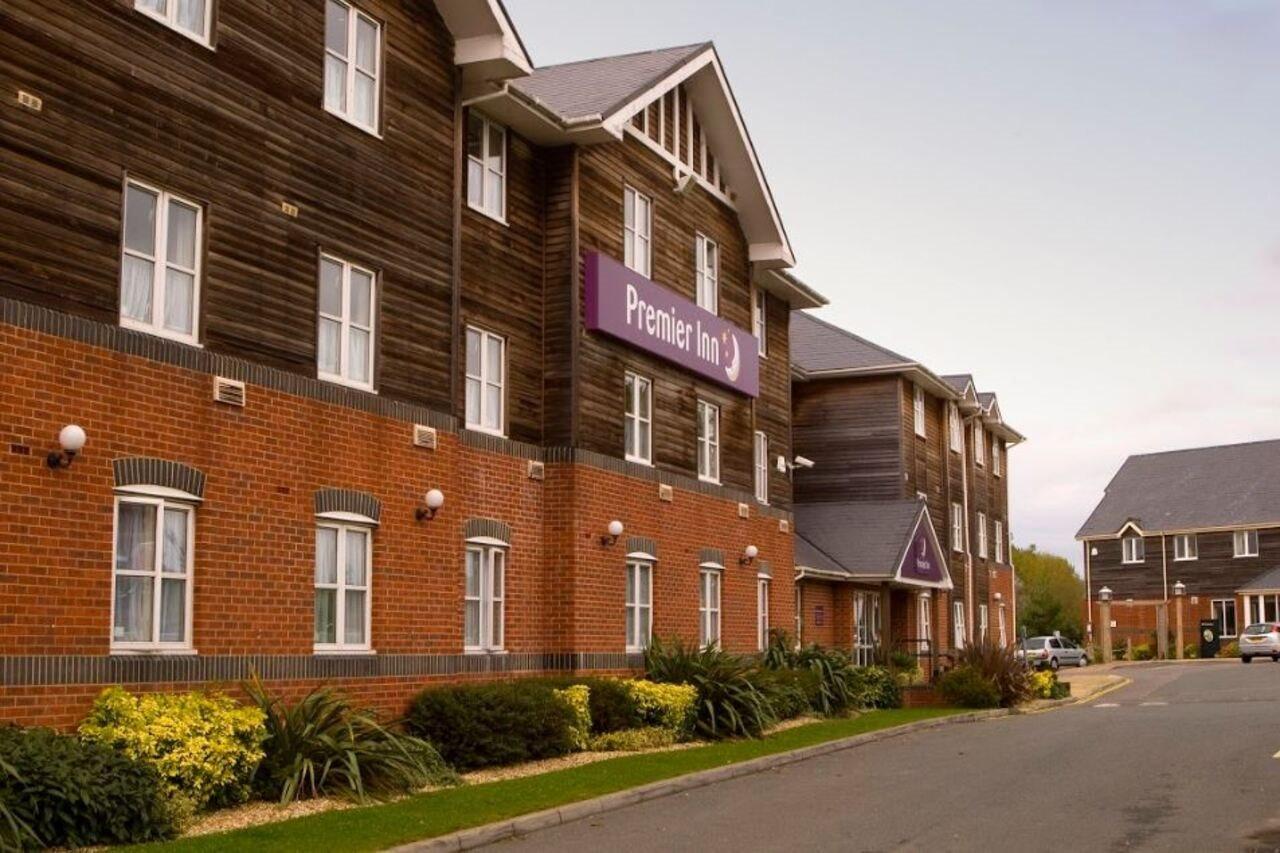 Premier Inn Isle Of Wight ニューポート エクステリア 写真